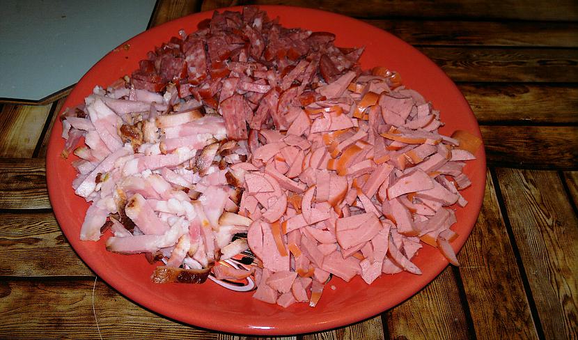 sakapājam gaļu un cīsiņus... Autors: Ragnars Lodbroks Soļanka made in LV