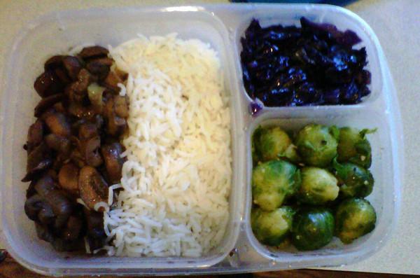 Rīsi ar sēnēm un sīpoliem... Autors: sfinksa Idejas pusdienu vai uzkodu kastītēm