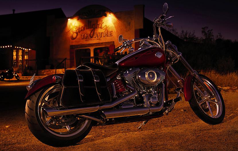 Softail Rocker C Autors: Fosilija Harley - Davidson, 2008