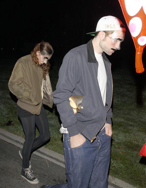 Kristen Stewart un Robert... Autors: luvazhels Slavenības Helovīnā!!!