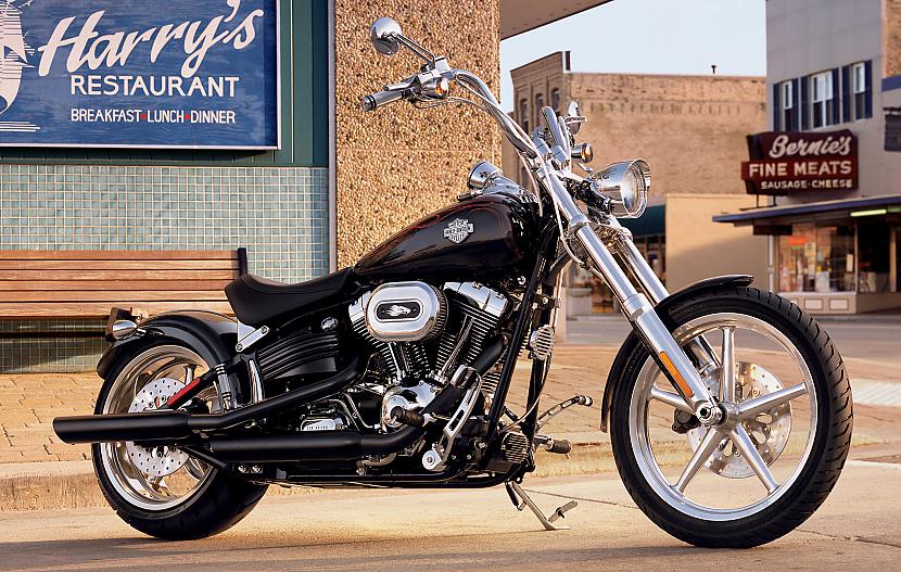 Softail Rocker C Autors: Fosilija Harley - Davidson, 2010