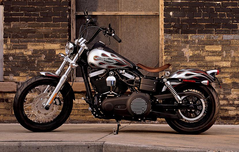 Dyna Street Bob Autors: Fosilija Harley - Davidson, 2010