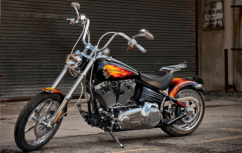 Softail Rocker C Autors: Fosilija Harley - Davidson, 2011