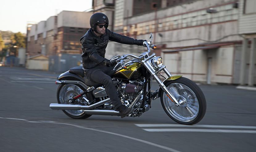 CVO Breakout Autors: Fosilija Harley - Davidson, 2012