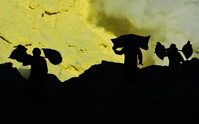  Autors: Franziskaner Sēra ieguve vulkāna krāterī