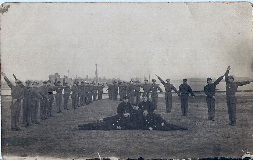 Vīri no Flotes instruktoru... Autors: sliipetais Latvijas armija fotogrāfijās(1920.g-1940.g.)