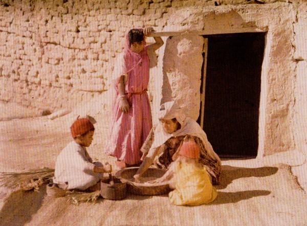 Algerian Family Preparing... Autors: kikiboo Seno laiku krāsu fotogrāfijas