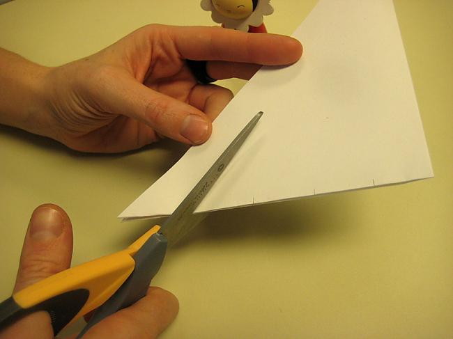  Autors: Fosilija Sniegpārslas (origami un papīra griešana)