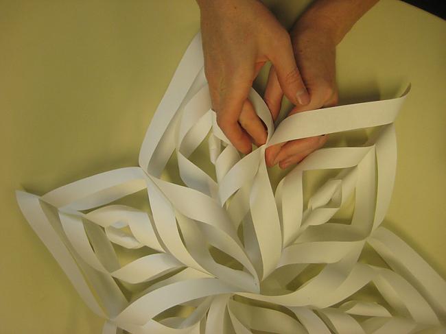  Autors: Fosilija Sniegpārslas (origami un papīra griešana)