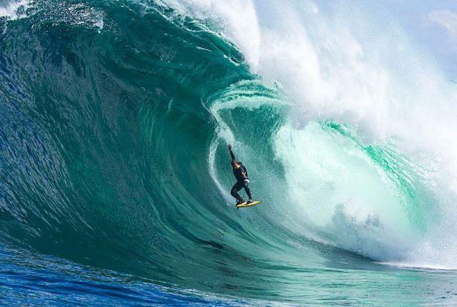Big Wave SurfingLielo viļņu... Autors: varenskrauklis Bīstamākie pasaules sporta veidi.