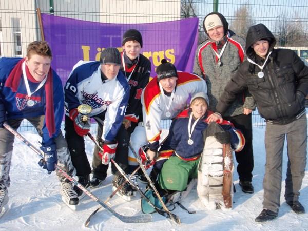  Autors: Fosilija Īstu vīru sporta veids – hokejs – 25grādos