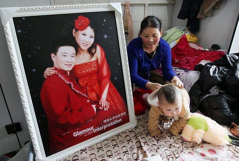Kāzu fotogrāfija Saskaņā ar... Autors: Fosilija Ķīniešu ģimene dzīvo tualetē