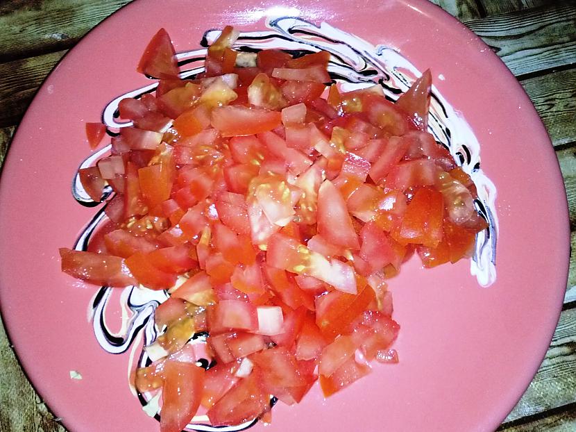 Skapājam tomātu Autors: Ragnars Lodbroks Gardie salātiņi...