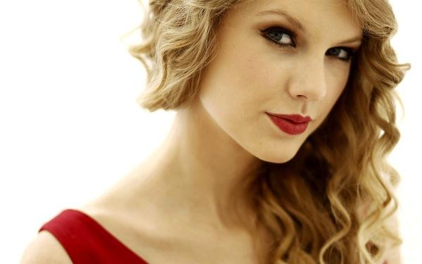 Taylor Swift283000000 Autors: TripleH TOP meklētākās-2012
