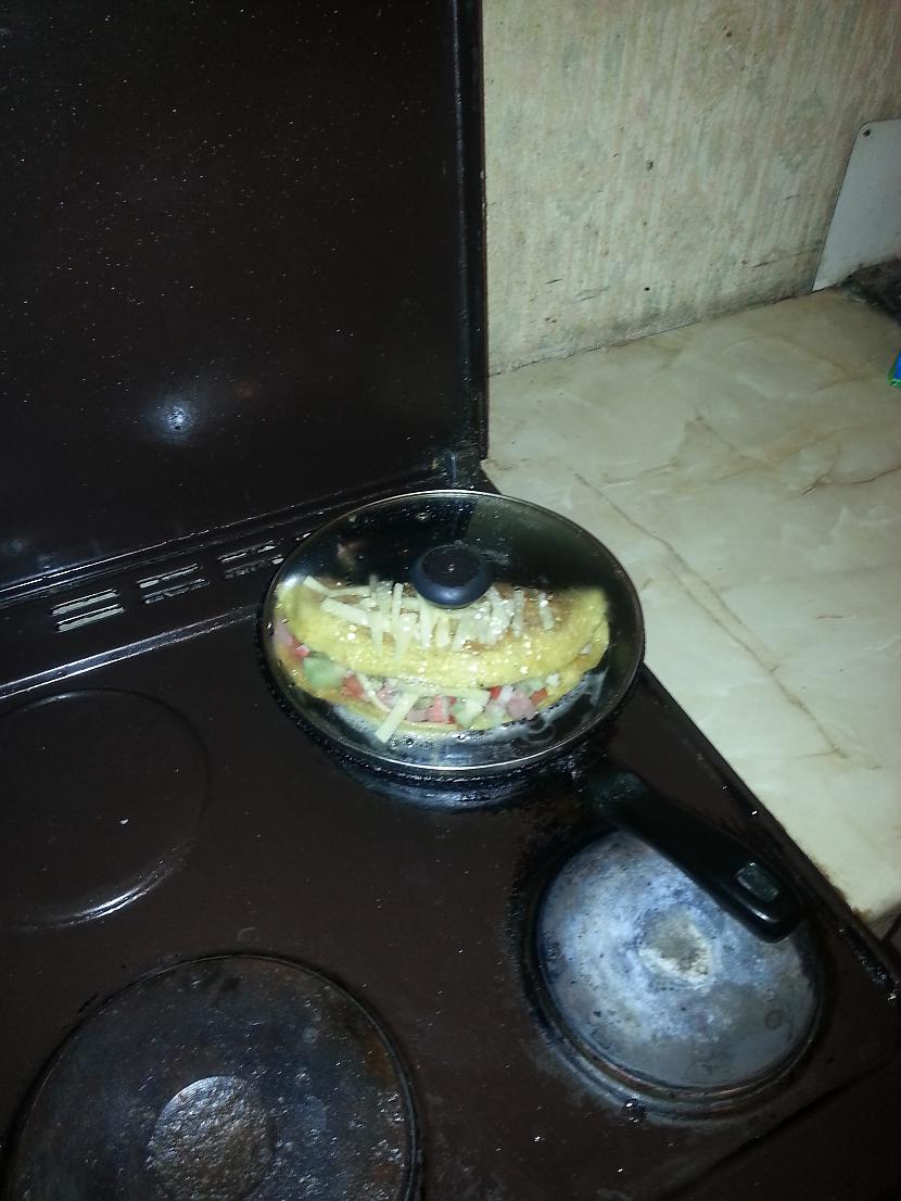 Pannai metam virsū vāku lai... Autors: PaēdLabi Slinkās vakariņas, ātrās brokastis - Nolocītā omlete