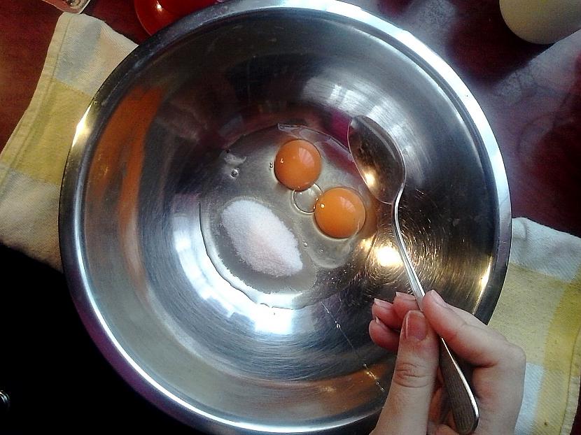 Sākam ar toka sakuļam olas... Autors: Charmed Īstās ''amerikāņu pankūkas''