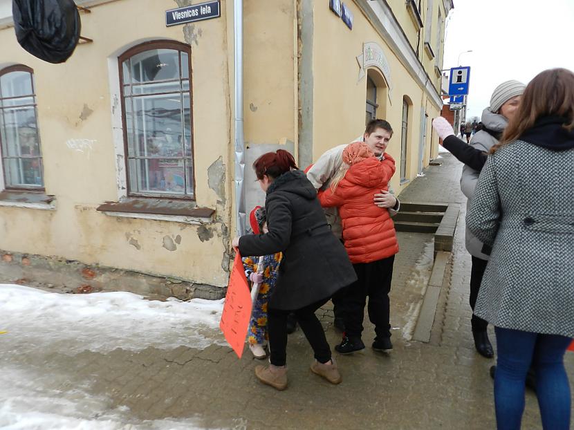 Tika apskauti gan lieli gan... Autors: rezidents Brocēnu brīvprātīgie jaunieši