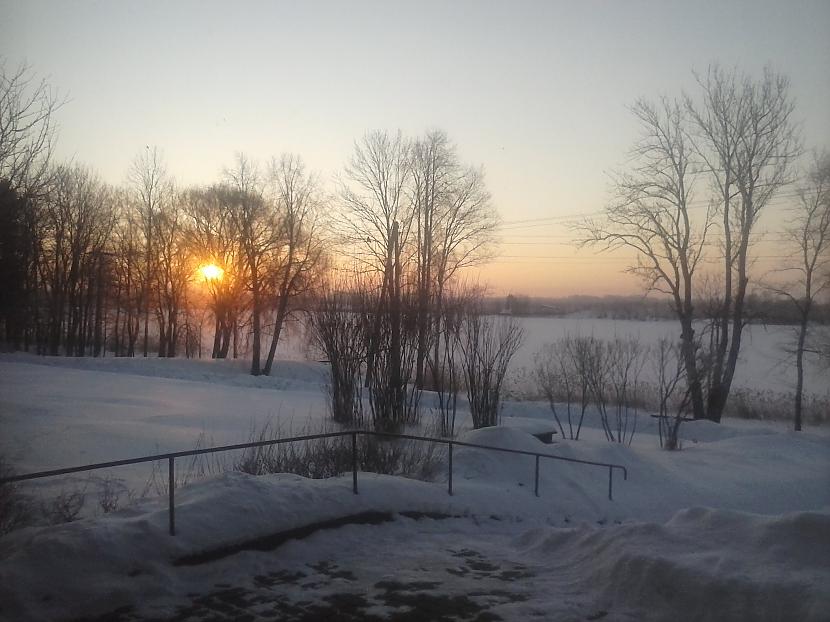 Aust saulearī ziemas rīts Autors: Hello Dažas bildītes no Balvu puses!