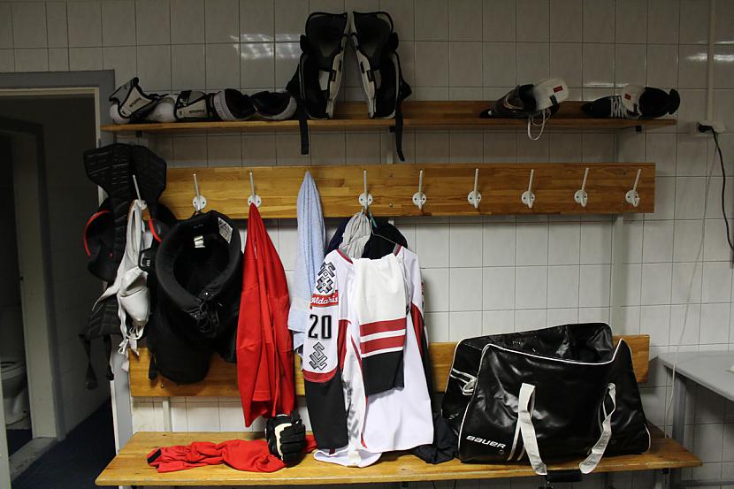Vitālija Pavlova formas vieta Autors: Hokeja Blogs Latvijas hokeja izlases ģērbtuve
