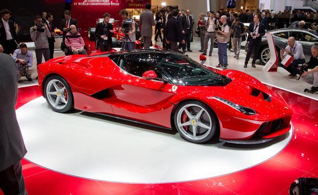 Ferrari LaFerrariCena 472 000... Autors: Fosilija Ženēvas zvaigznes 2013
