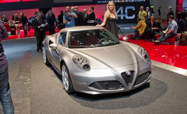 Alfa Romeo 4CTīrās... Autors: Fosilija Ženēvas zvaigznes 2013