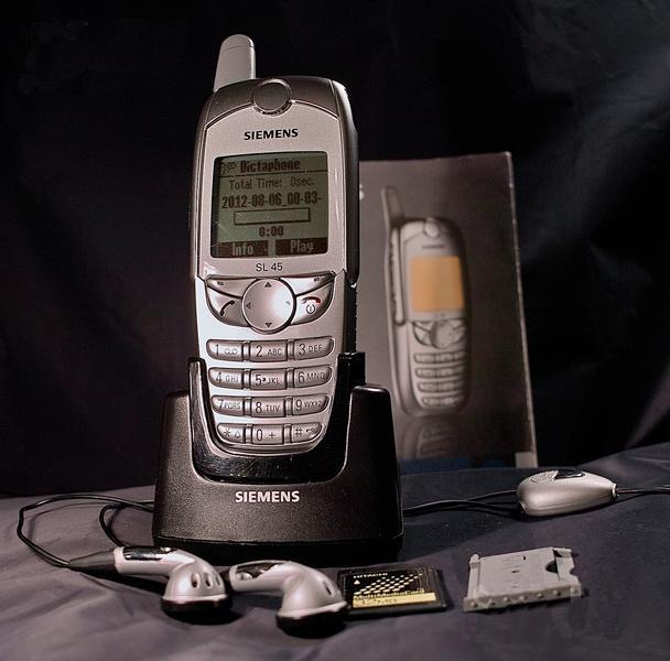 Pirmais mobilais telefons ar... Autors: Fosilija Mobilo telefonu attīstības vēsture