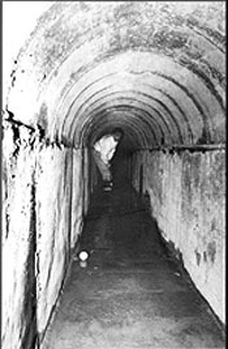 Bonda 270 pēdu garais... Autors: Fosilija Izcilāko zādzību tuneļi