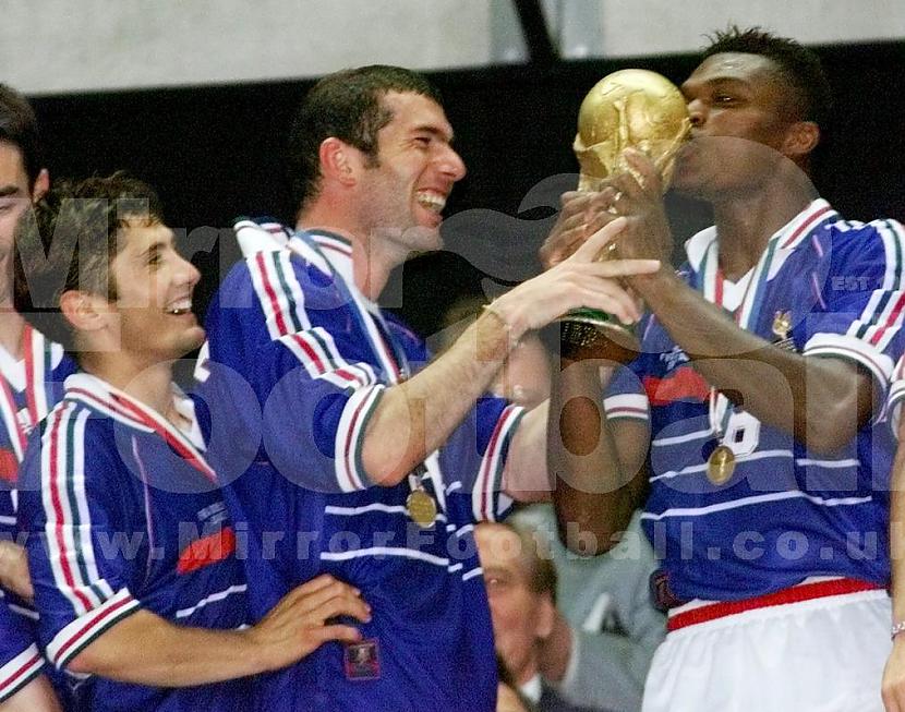 19982010 Zinedins Zidane... Autors: Vēlamais niks Desmitgadu labākie spēlētāji