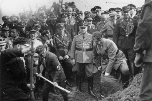 Kārtējais Hitlera milzu plāns... Autors: elv1js Retas fotogrāfijas.