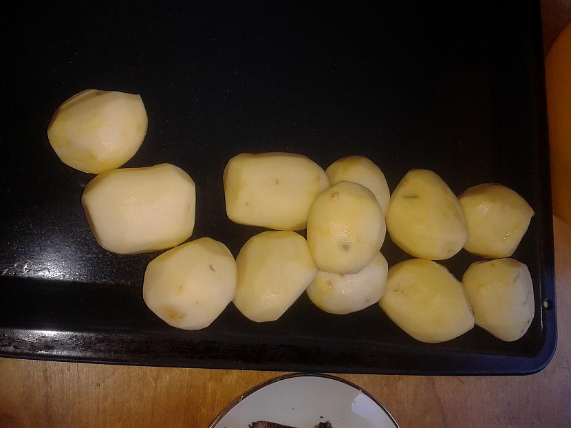Nomizo kartupeļusmelnumiņus... Autors: pavasars Kartupeļu vēdeklīši