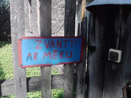  Autors: gurkiitis Zīmes un izkārtnes