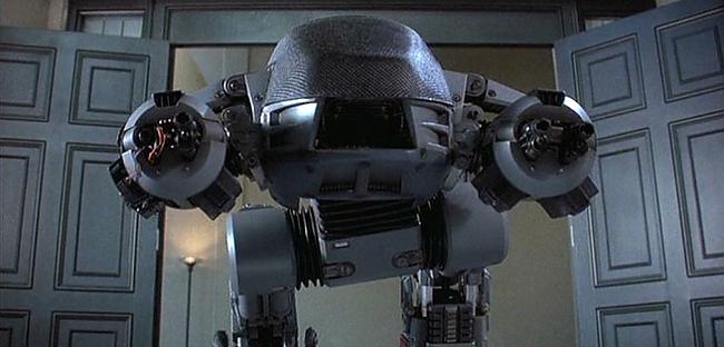 ED209 no filmas RoboCopED209... Autors: Werkis2 Biedējošākie filmu roboti.
