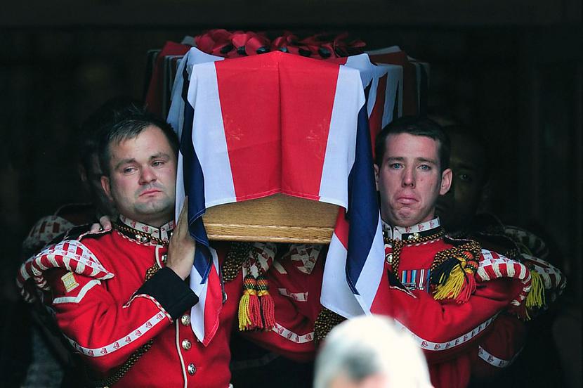 Britu kareivji nes sava... Autors: Mūsdienu domātājs 2013. gada 30 spēcīgākie foto