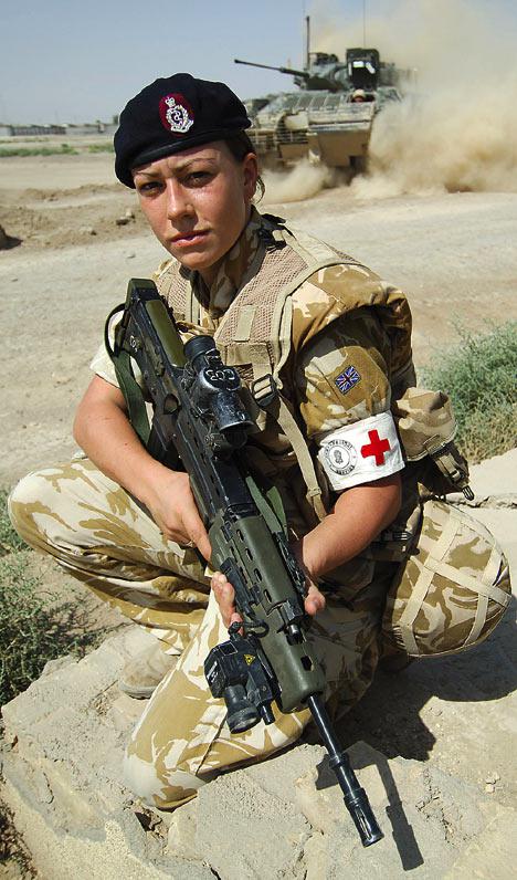 Dažkārt sievietes saņem arī... Autors: Raacens Sieviešu problēmas armijā