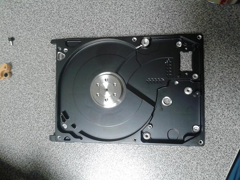 Te nu ir pats HDD... Autors: dzeeraajs No kā sastāv cietais disks (HDD)