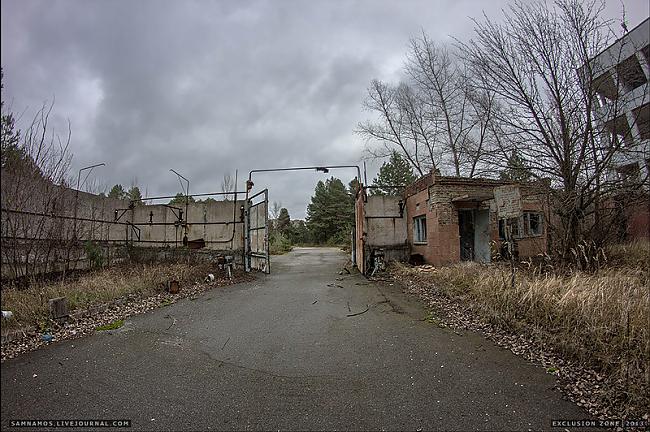 Rūpnīcas teritorija ir... Autors: kaashis Rūpnīca Černobiļā