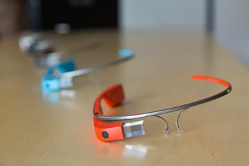 Daudzi gan norāda uz dažādiem... Autors: Finger86 Kā darbojas Google Glass.
