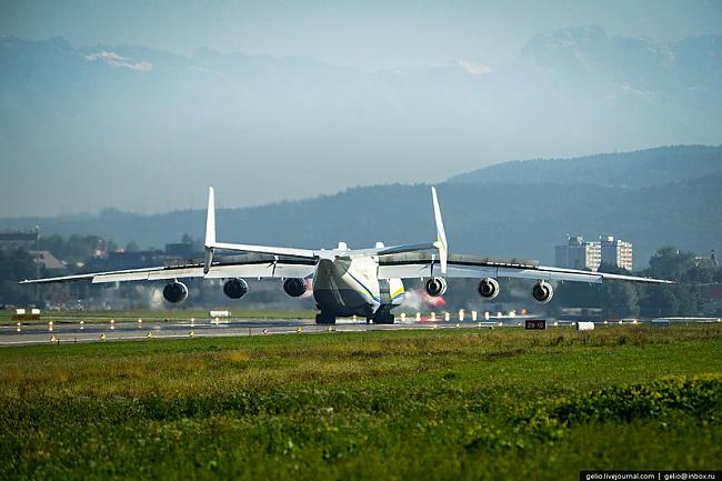 An225 ir sescaroni D18t... Autors: kaashis An-225 lielākā lidmašīna