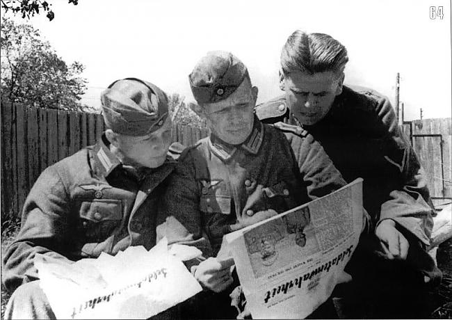 Vērmahta karavīti lasa... Autors: DamnRiga Otrais Pasaules karš bildēs