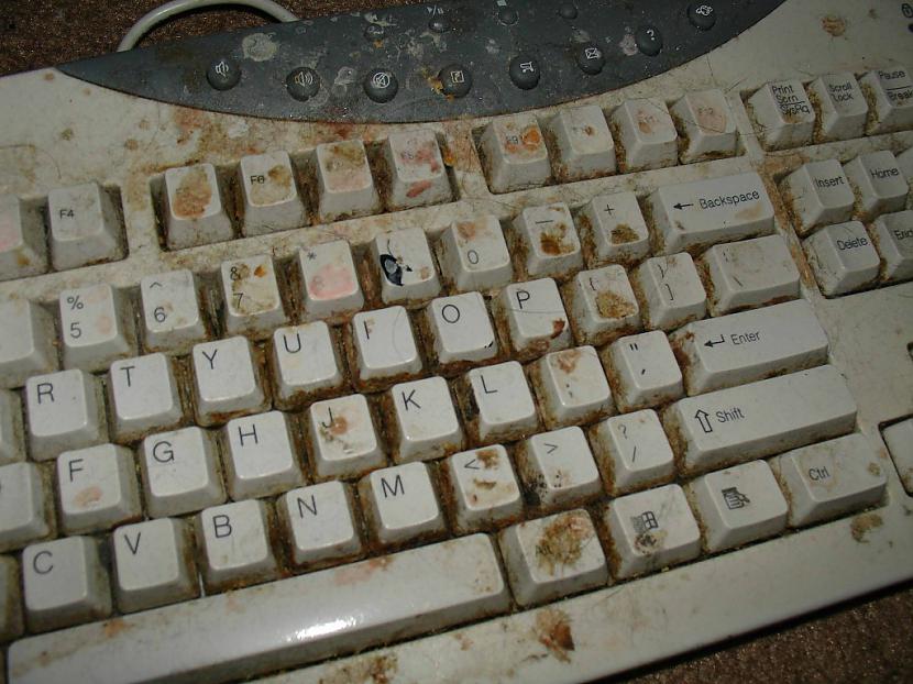 Uz tavas datora klaviatūras... Autors: MJ Elpu aizraujoši par TO!!!