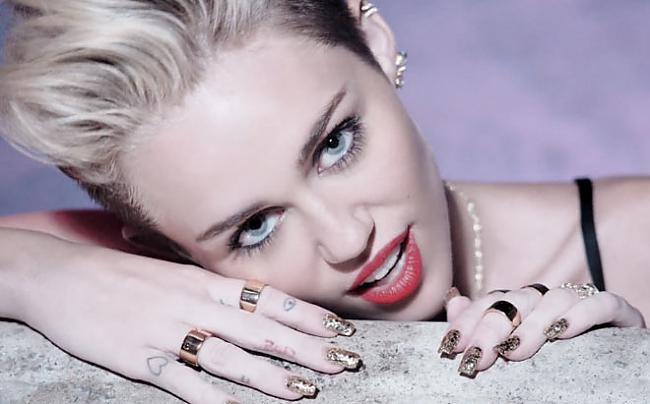 Neapscaronaubāmi Miley Cyrus... Autors: Fosilija Gribu gultiņā seksīgo Miley Cyrus