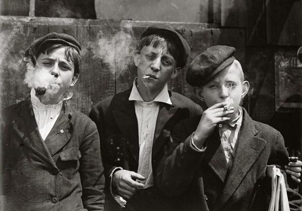 Strādnieki bērni smēķējot tas... Autors: Uldis Siemīte 25 vēsturiski foto ,kuri aizsāk mūsdienas