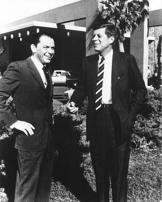 Frenks Sinatra un Džons... Autors: Uldis Siemīte #3  30  veco laiku slavenību fotogrāfijas par kurām tu nenojauti.