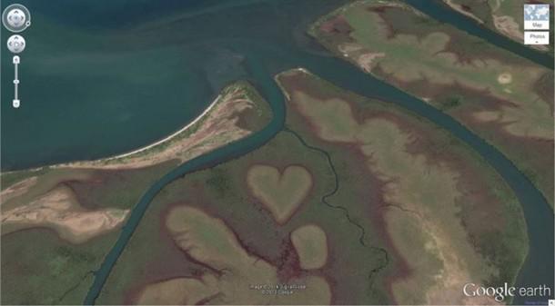 Sirds formas zemes veidojums... Autors: minkans8 Aprīnojami google earth attēli