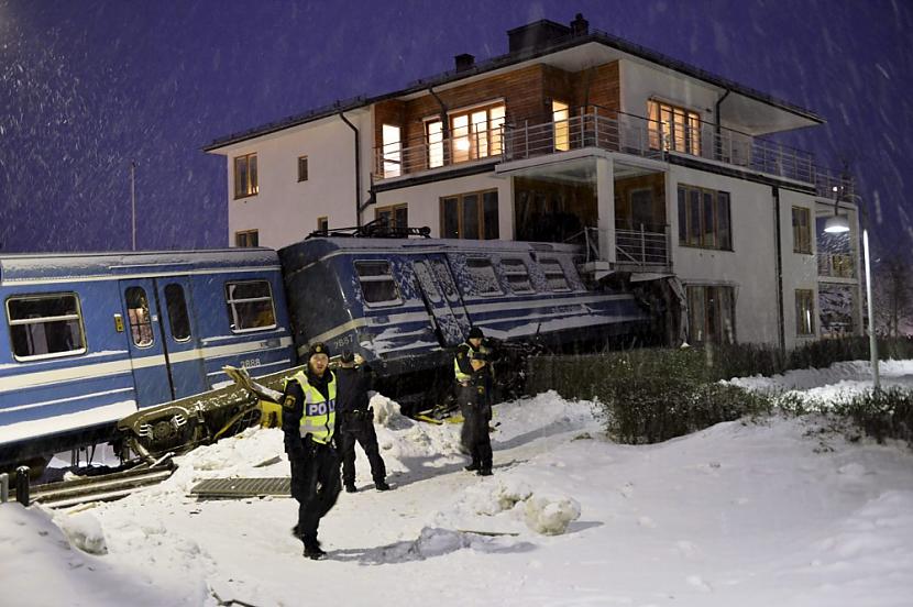 Kādreiz vilcieniem bija... Autors: Werkis2 90desmitiem-2000.gadi(Vecie labie laiki, kad zāle bija zaļāka un debsis zilākas)