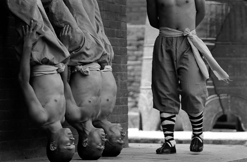 Mūki scaronajos treniņos trenē... Autors: Uldis Siemīte Ārpus sava ķermeņa robežām jeb Šaolin mūku ikdiena