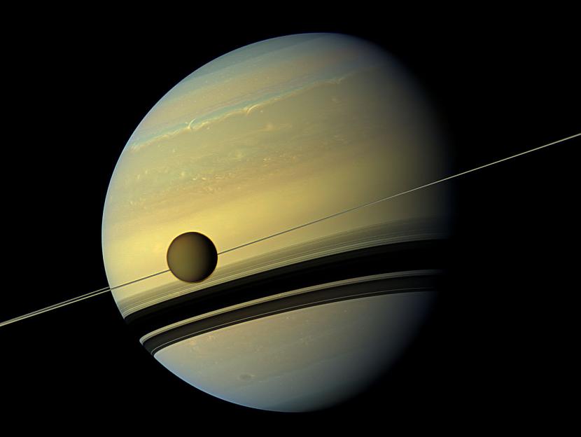 Saturna pavadonis Titan ir... Autors: kriska14 9 wtf!? fakti
