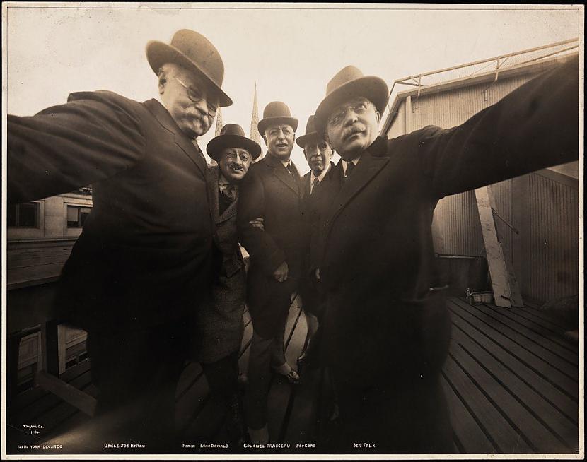 1920 gads Selfiju pirmssākumi Autors: Prāta Darbnīca Neparastas vēstures fotogrāfijas (2.daļa)
