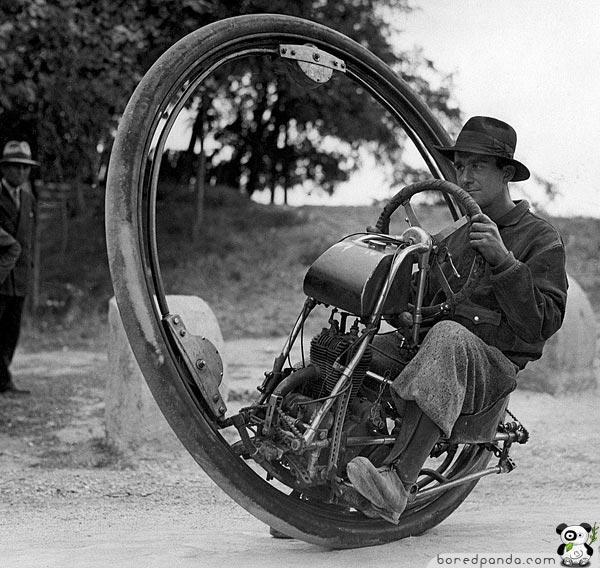 Vienriteņa motocikls kurscaron... Autors: SunshineFlower 40 neparastas bildes no pagātnes, kuras katru dienu tu neieraudzīsi