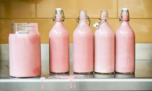 Nilzirga piens ir rozā krāsā Autors: kriska14 10 Dīvaini un intresanti fakti!